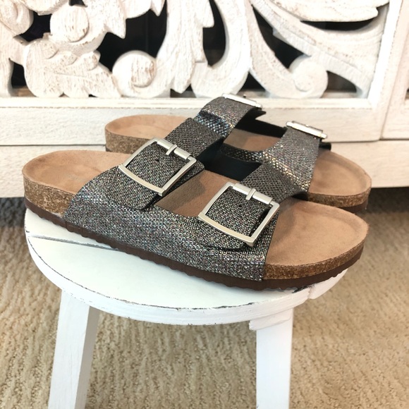 Steve Madden ‘Pleasee’ Hologramlure Sandals - Picture 4 of 5